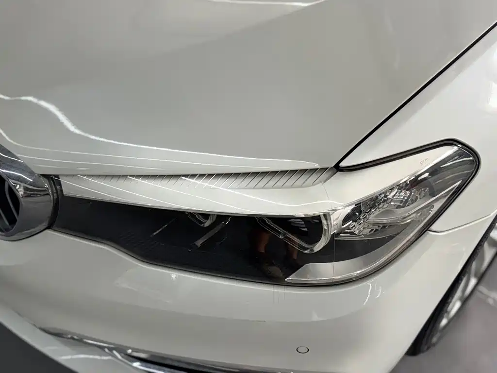BMW 5 Series — миниатюра 13