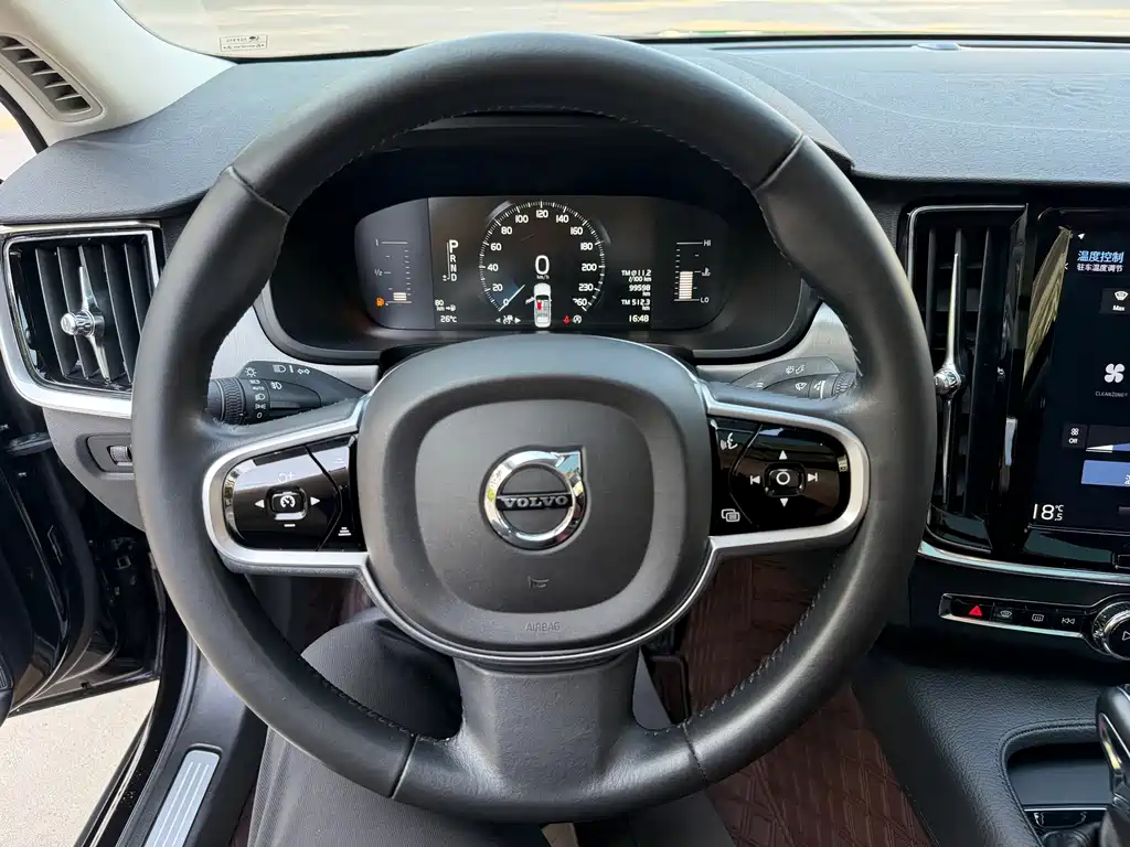 Volvo S90 — миниатюра 6