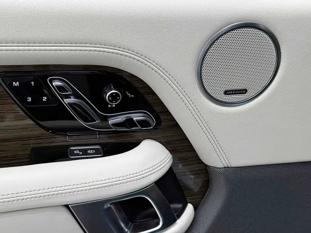 Land Rover Range Rover — миниатюра 8