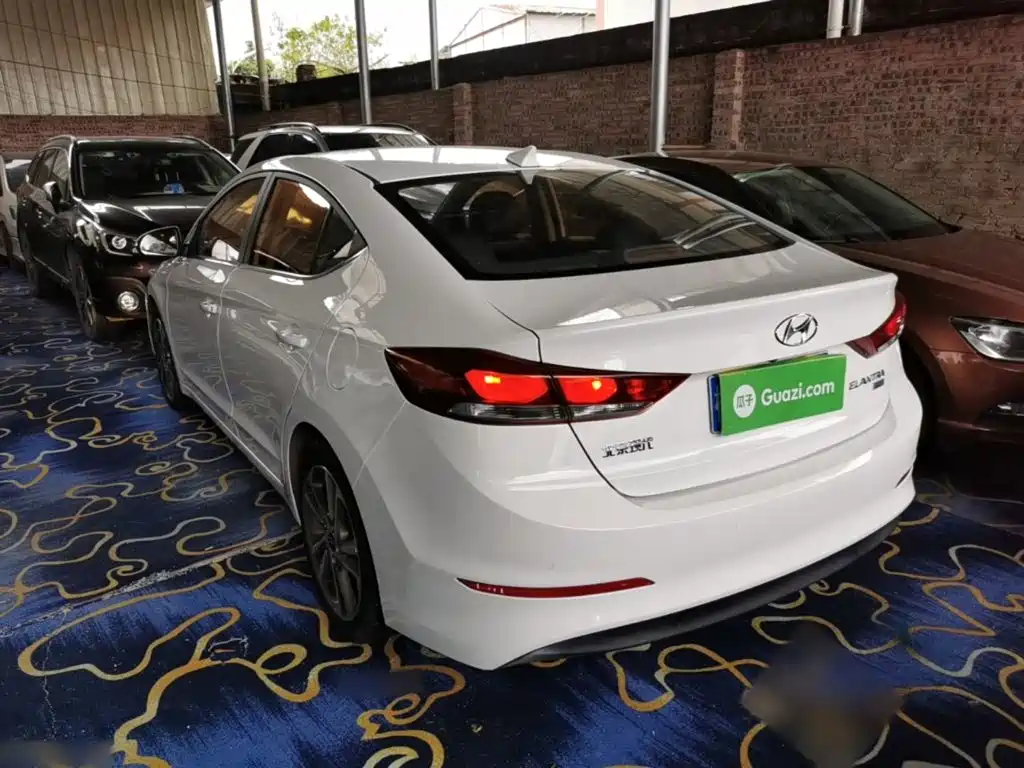 Hyundai Elantra — миниатюра 5