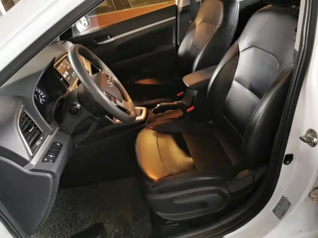 Hyundai Elantra — миниатюра 15
