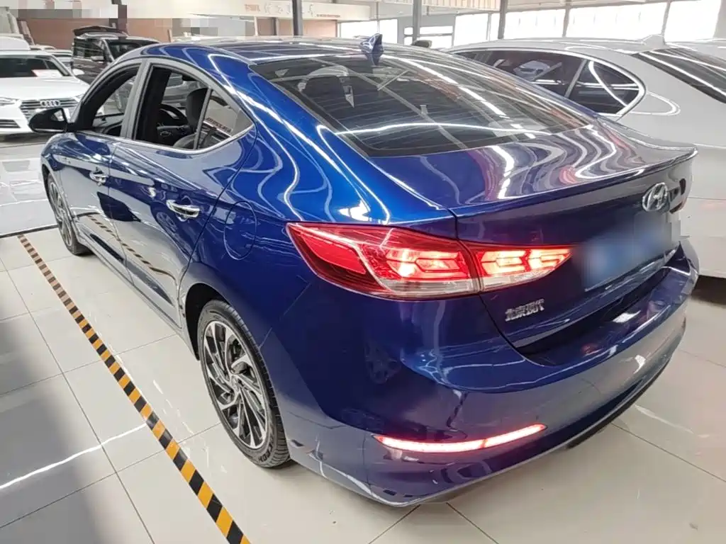 Hyundai Elantra — миниатюра 5