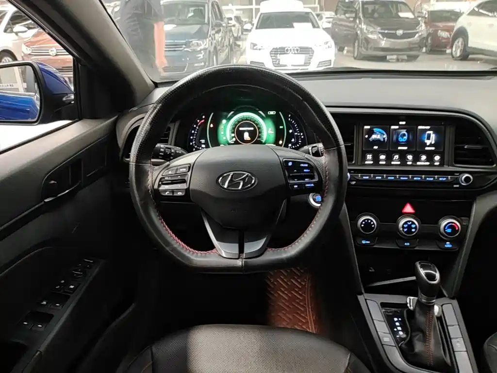Hyundai Elantra — миниатюра 11