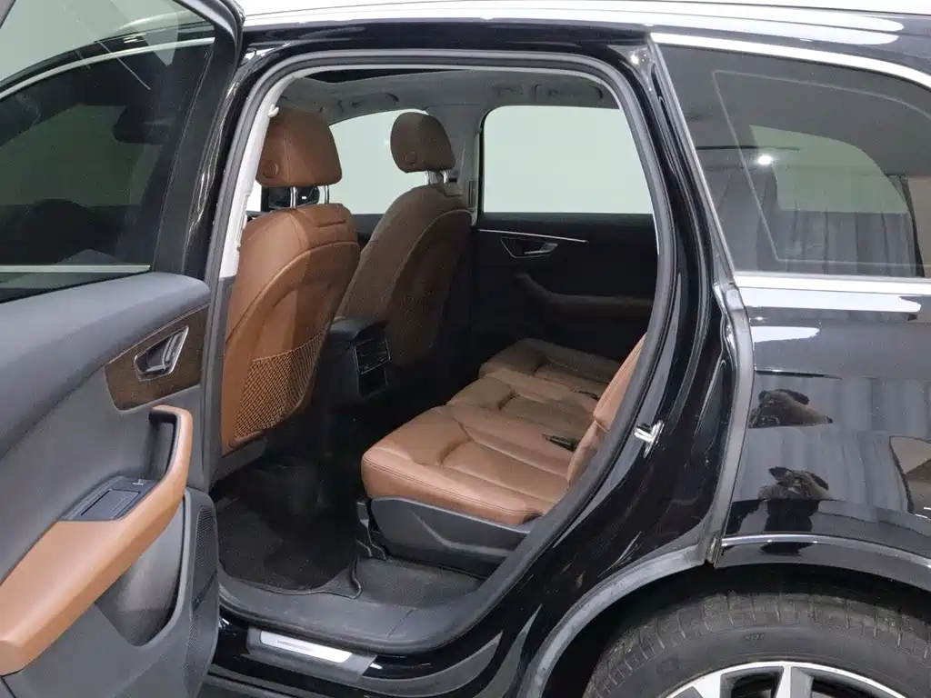 Audi Q7 — миниатюра 11