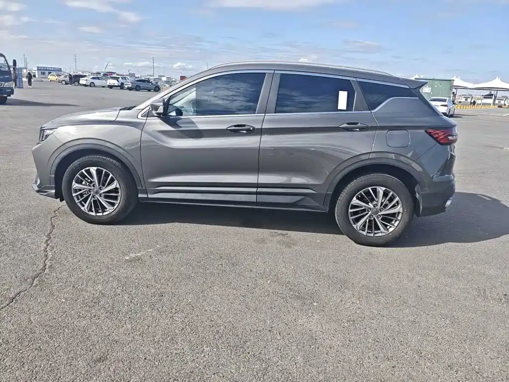 Geely Binyue — миниатюра 8