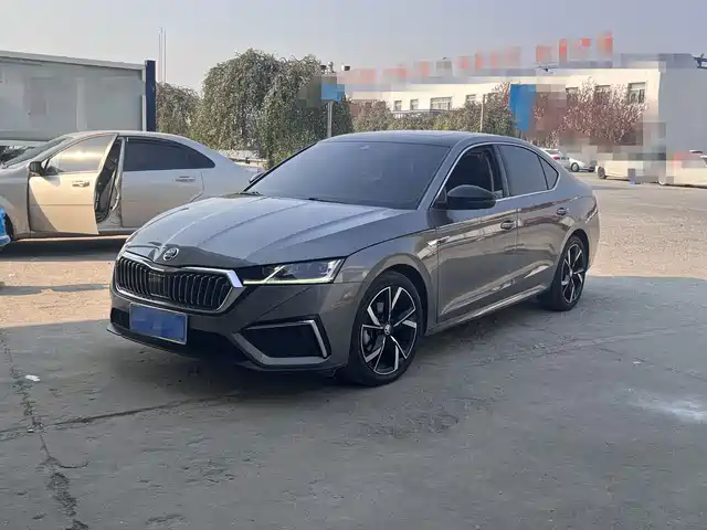 SKODA OCTAVIA 2025