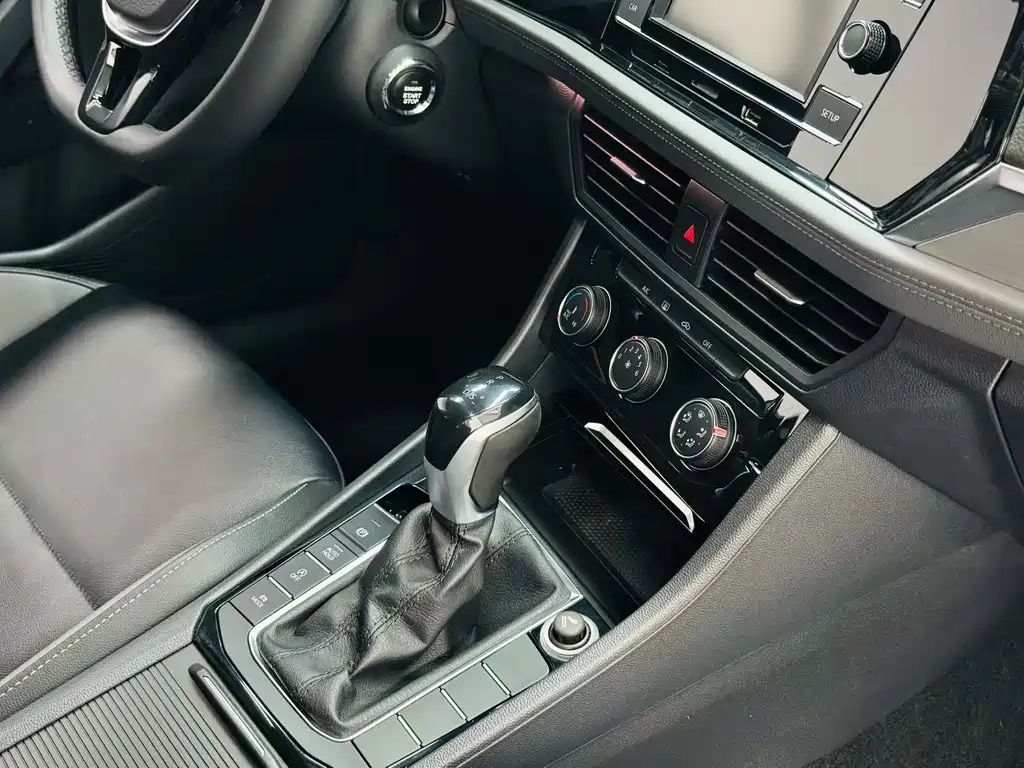 Volkswagen Sagitar 2019 280TSI DSG Comfort VI