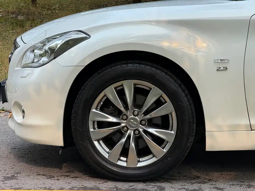 Infiniti Q70 — миниатюра 7