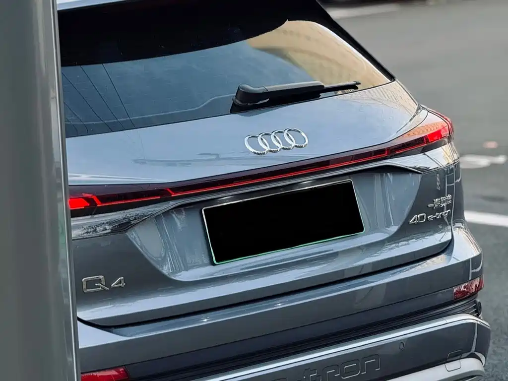 AUDI Q4 E TRON