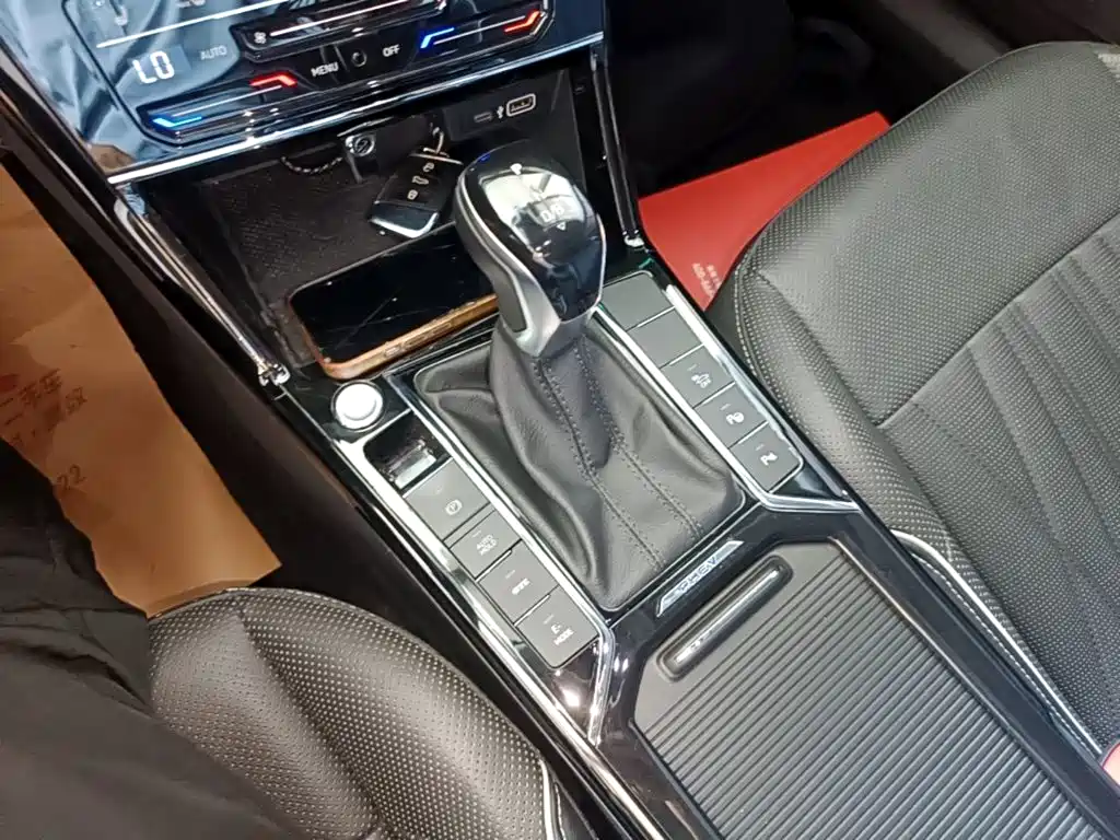 Volkswagen Passat PHEV — миниатюра 14
