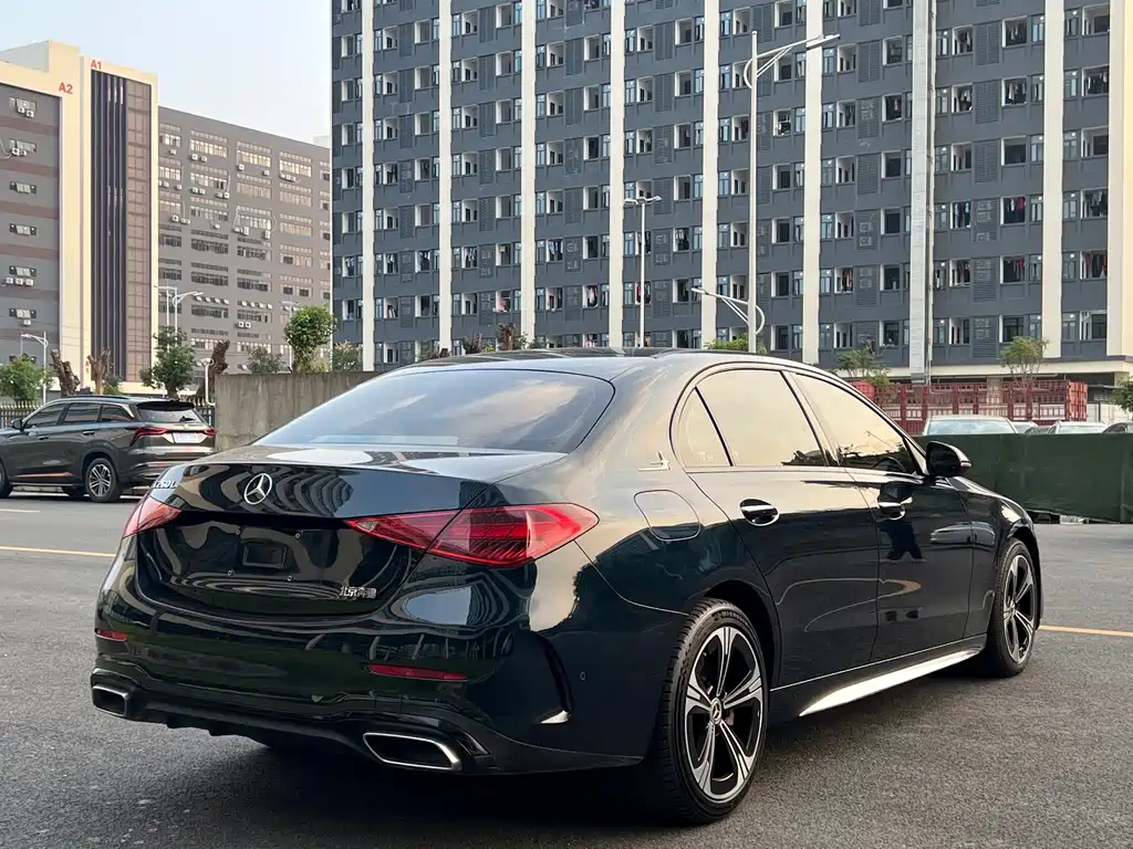 Mercedes-Benz C-Class — миниатюра 11