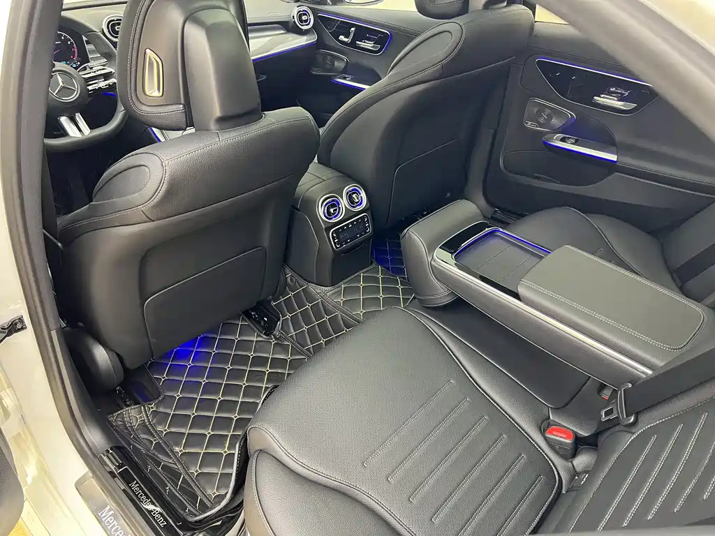 Mercedes-Benz C-Class — миниатюра 12