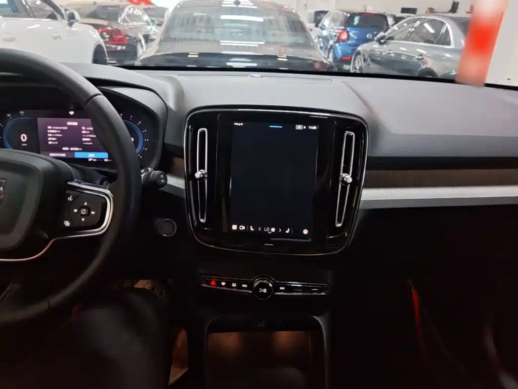 Volvo XC40 — миниатюра 10