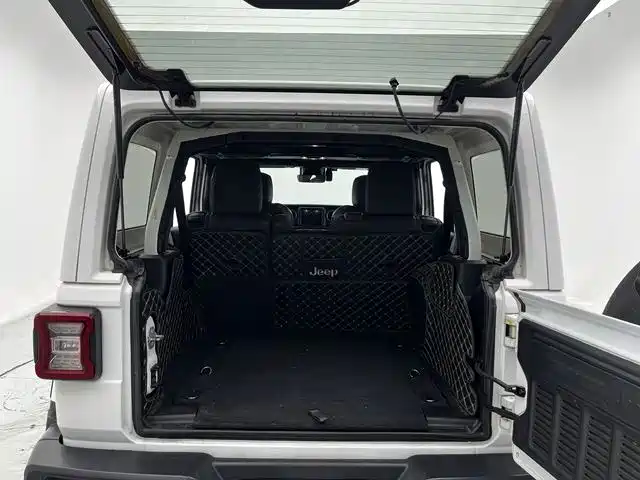 Jeep Wrangler — миниатюра 4