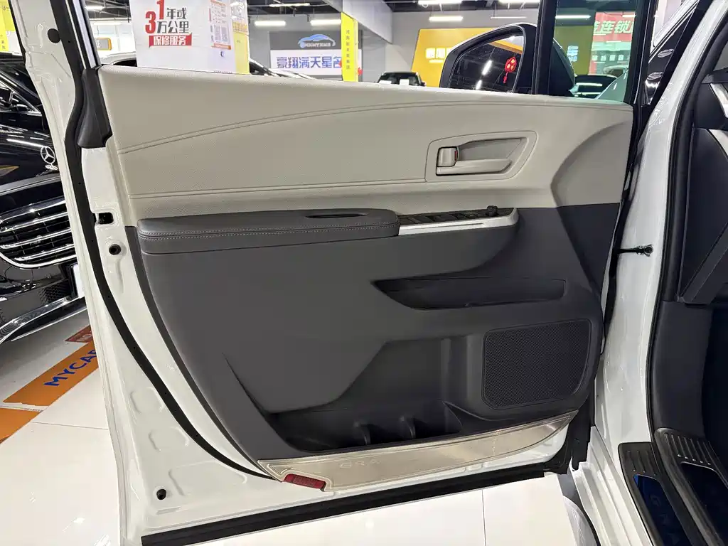 Toyota Granvia — миниатюра 14