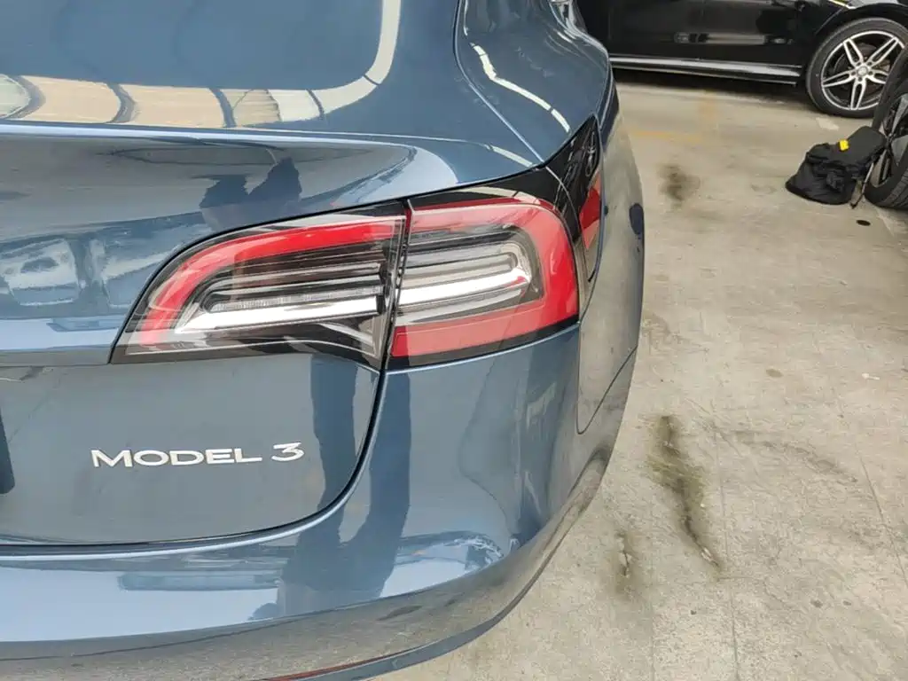 Tesla Model 3 — миниатюра 8