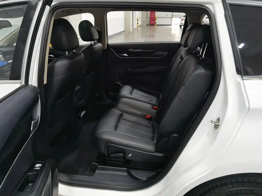 BYD MAX — миниатюра 15