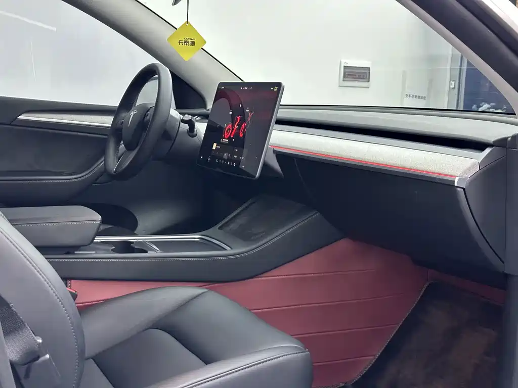 Tesla Model Y — миниатюра 14