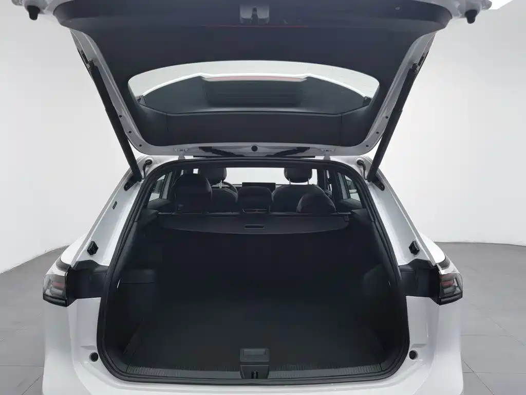 Volkswagen Tiguan L — миниатюра 16