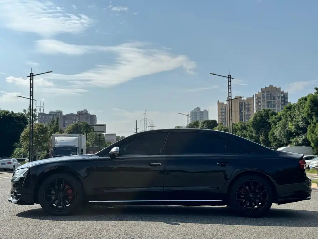 Audi A8 — миниатюра 3