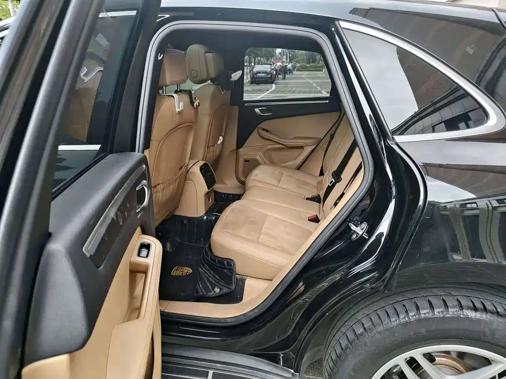 Porsche Macan — миниатюра 14
