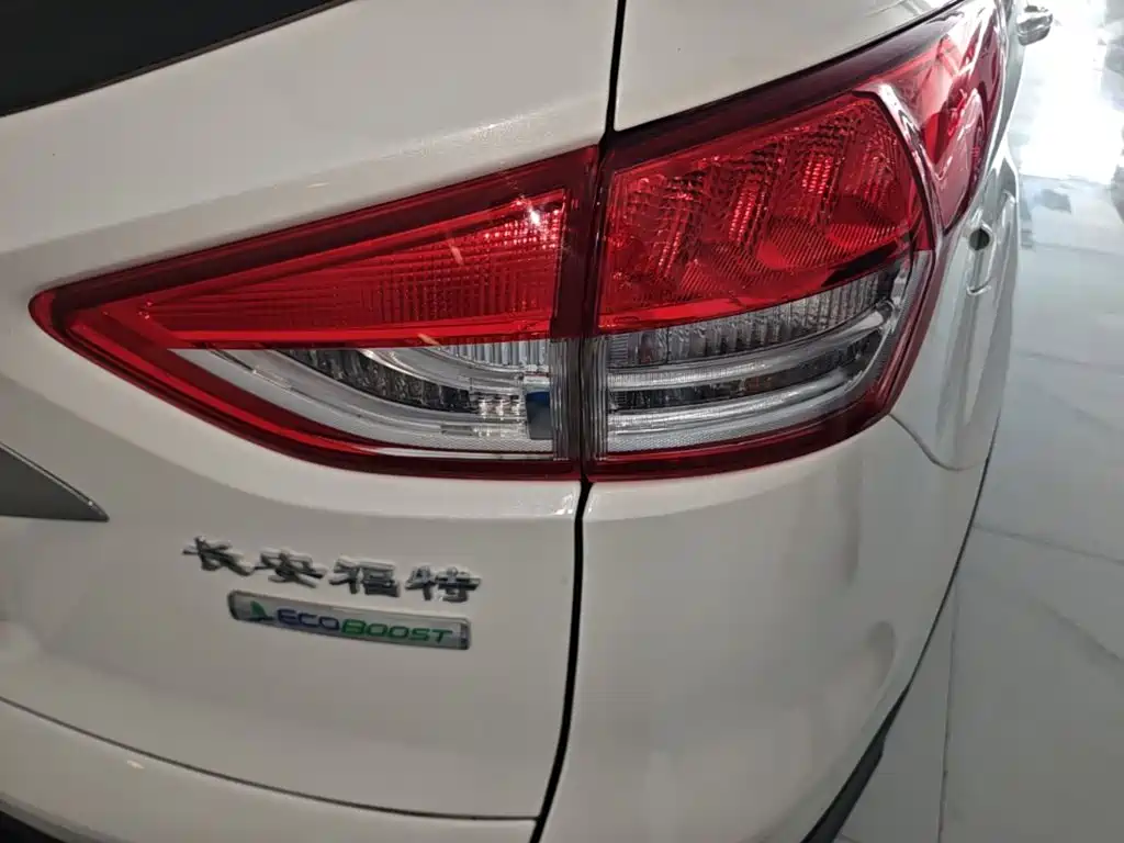 Ford Kuga — миниатюра 8