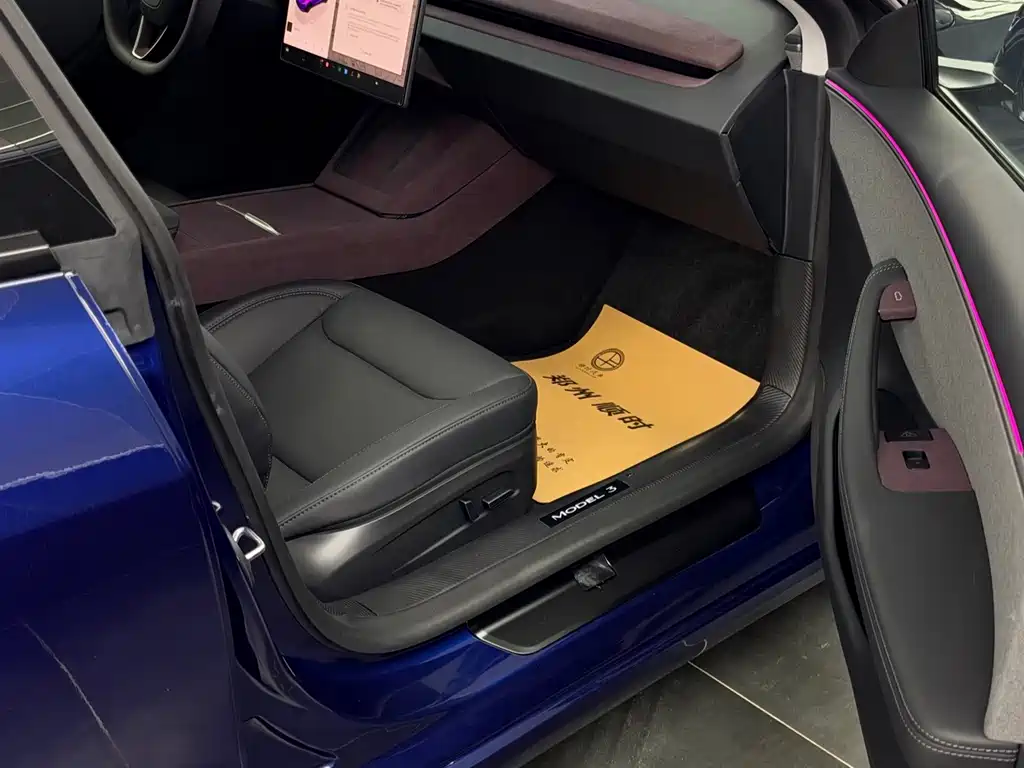 Tesla Model 3 — миниатюра 10