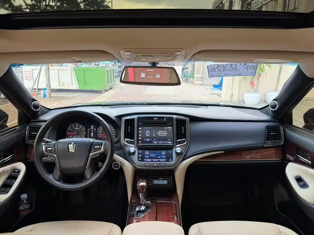 Toyota Crown 2015 2.0T Fashion