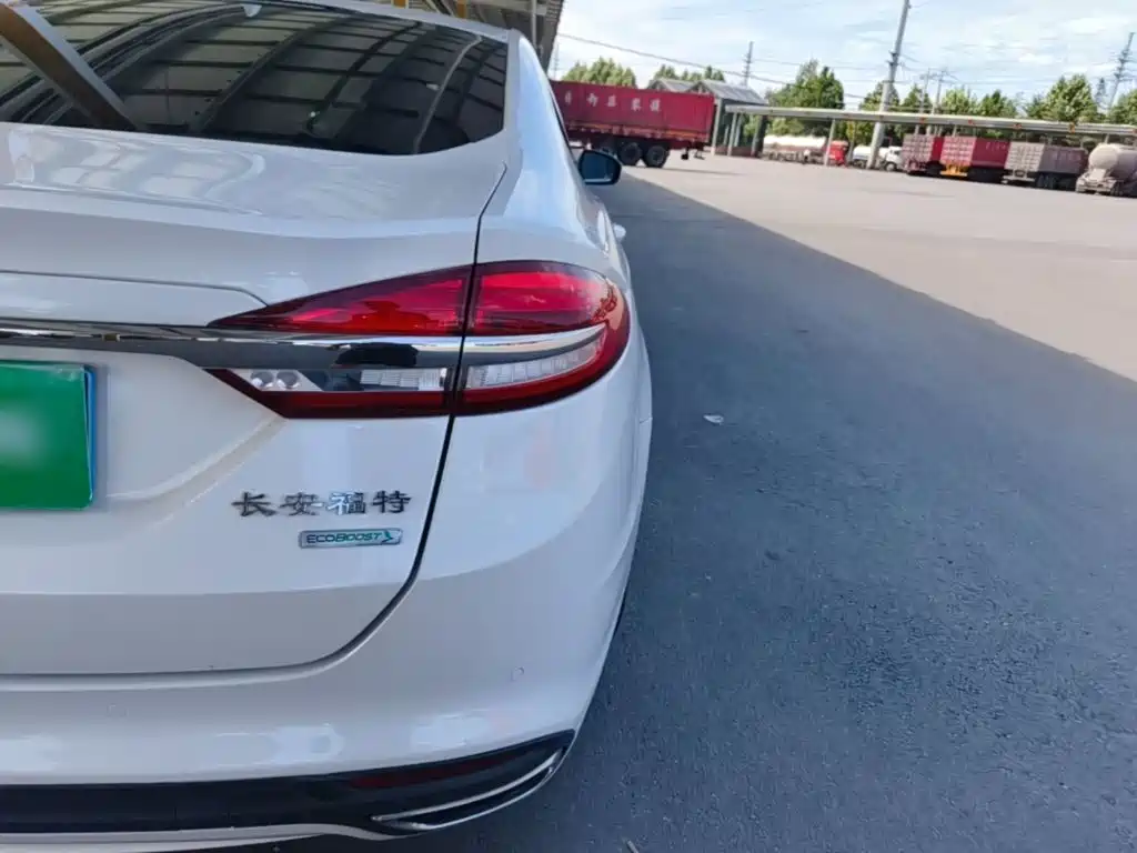Ford Mondeo — миниатюра 8