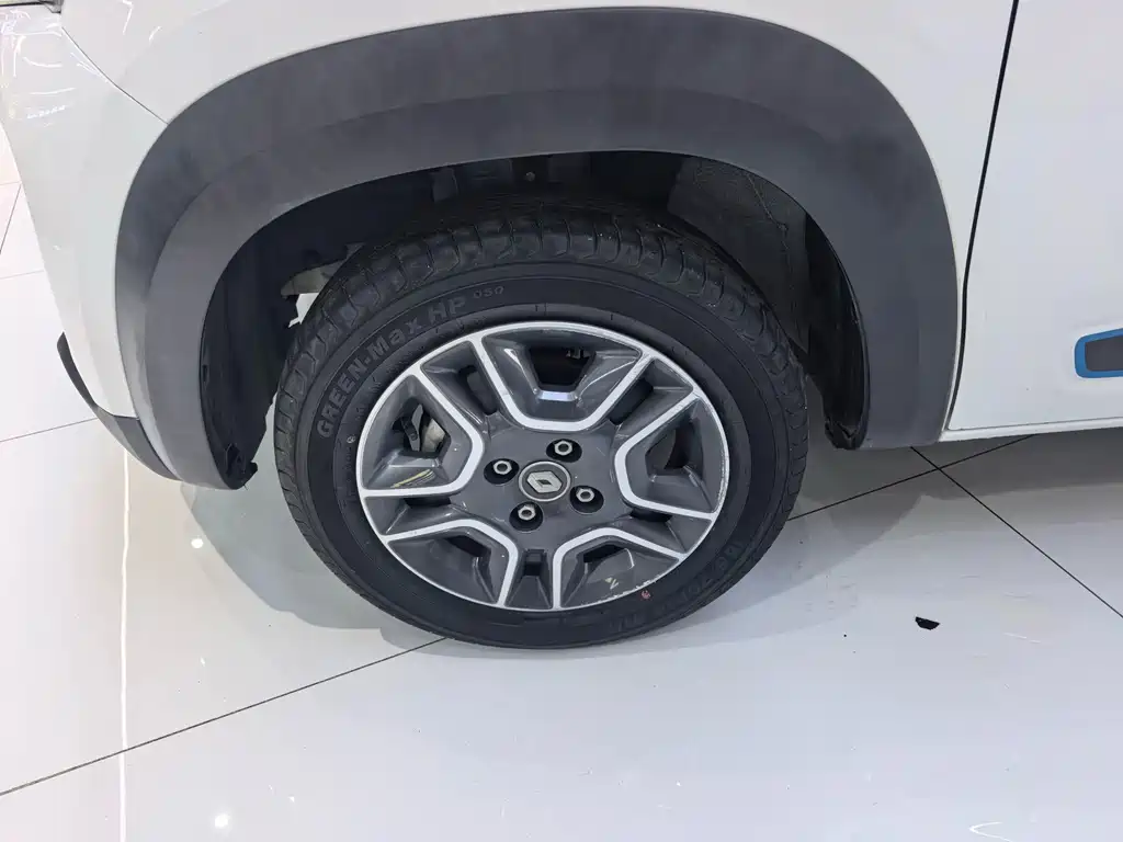 Renault City K-ZE — миниатюра 6