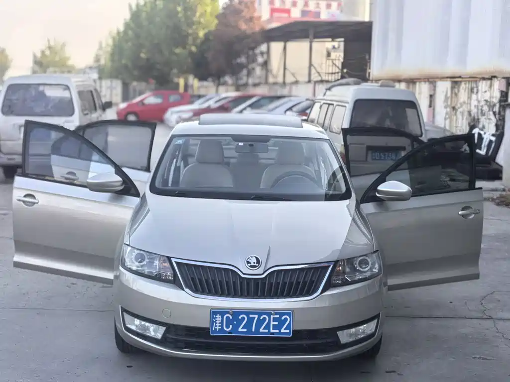 Skoda Rapid — миниатюра 7
