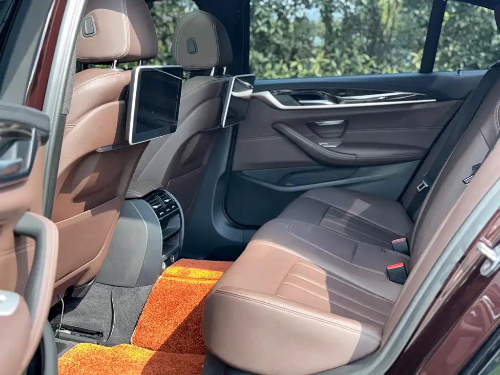BMW 5 Series — миниатюра 6