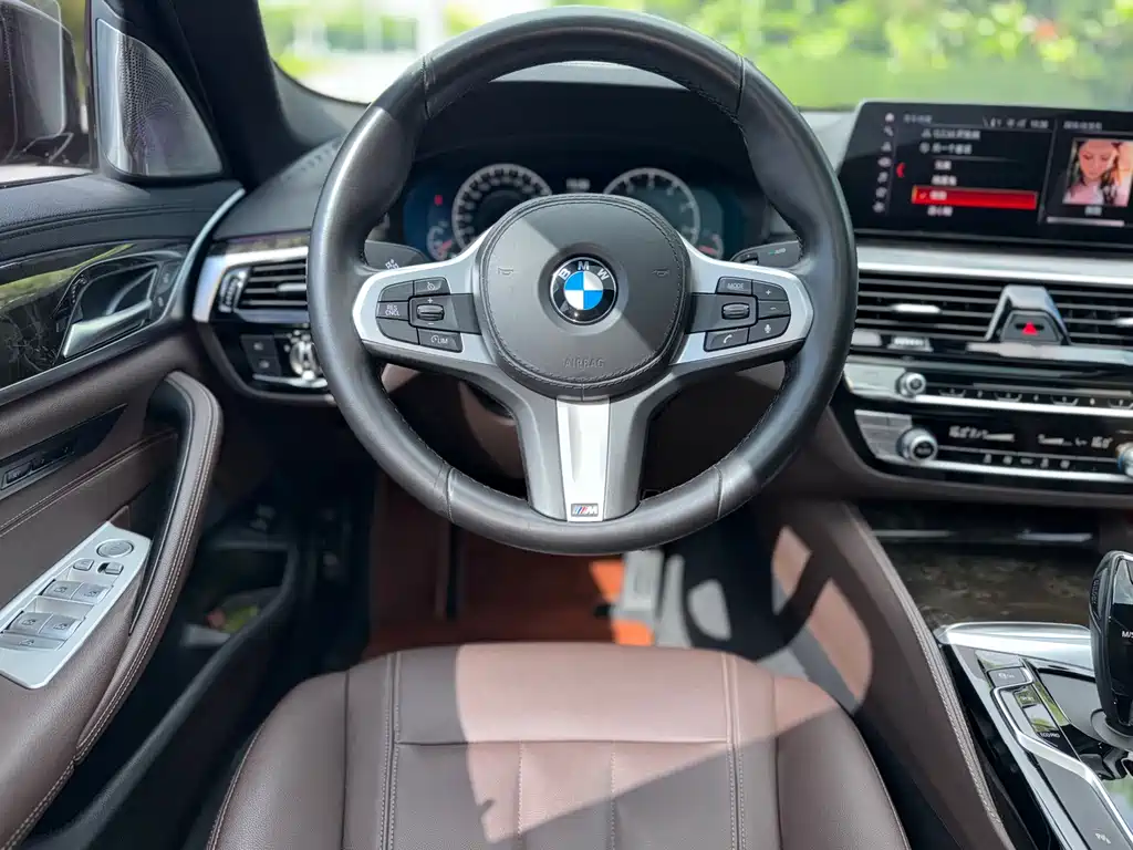 BMW 5 Series — миниатюра 8