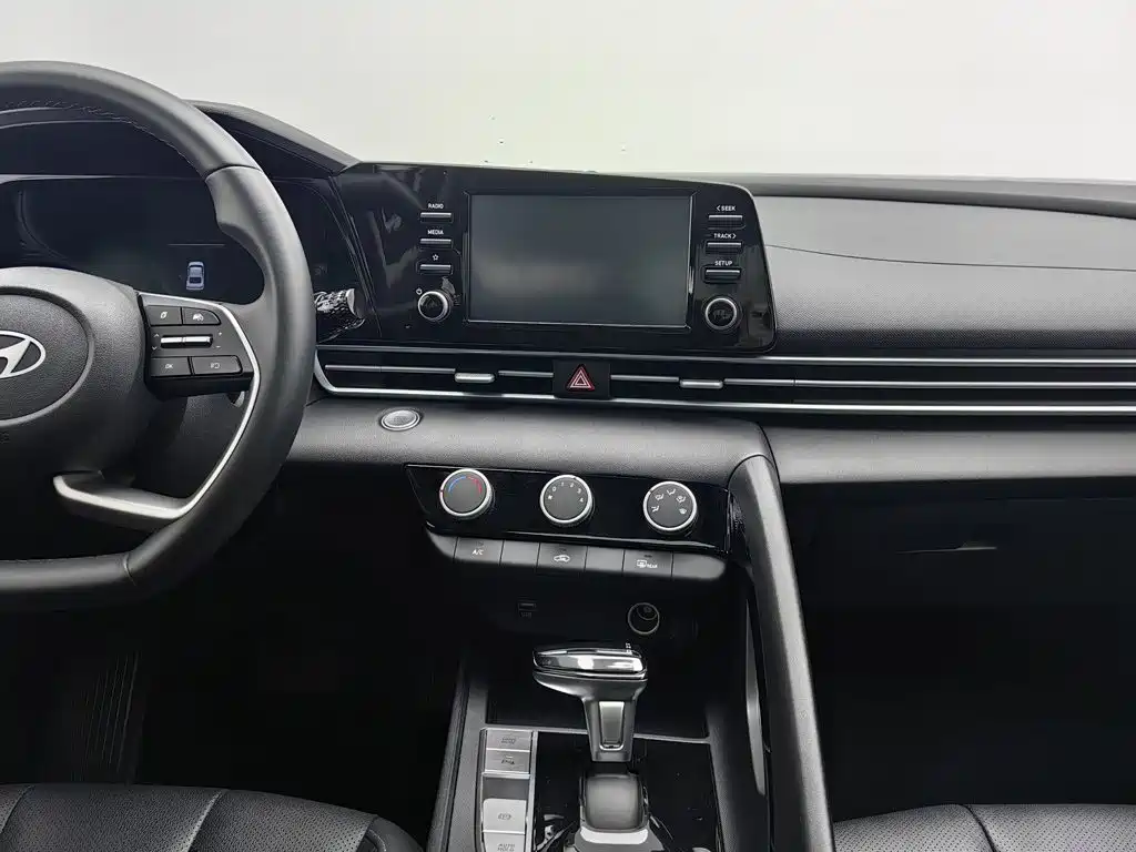 Hyundai Elantra — миниатюра 12