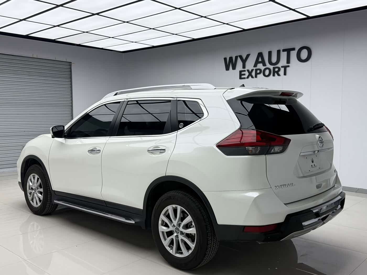Nissan X-Trail 2.0 л 2023 г. Белый, пробег 15000 км