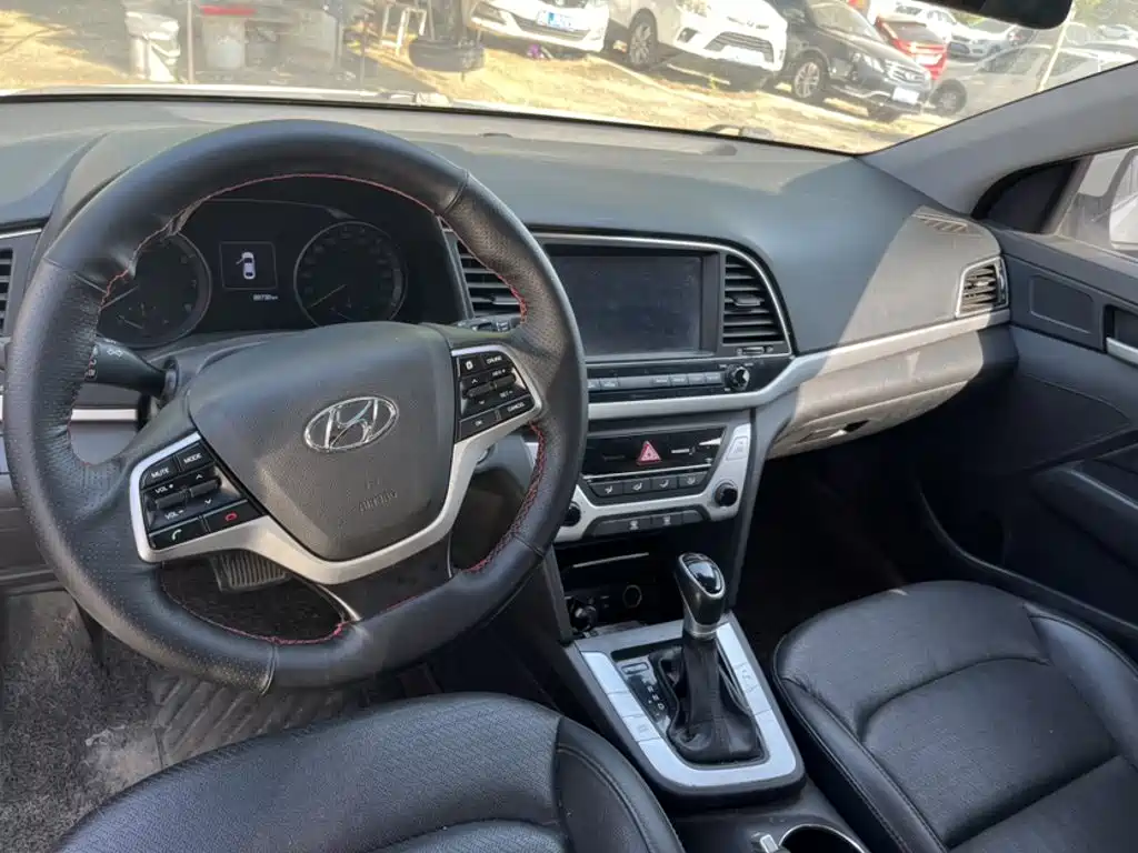 Hyundai Elantra — миниатюра 13