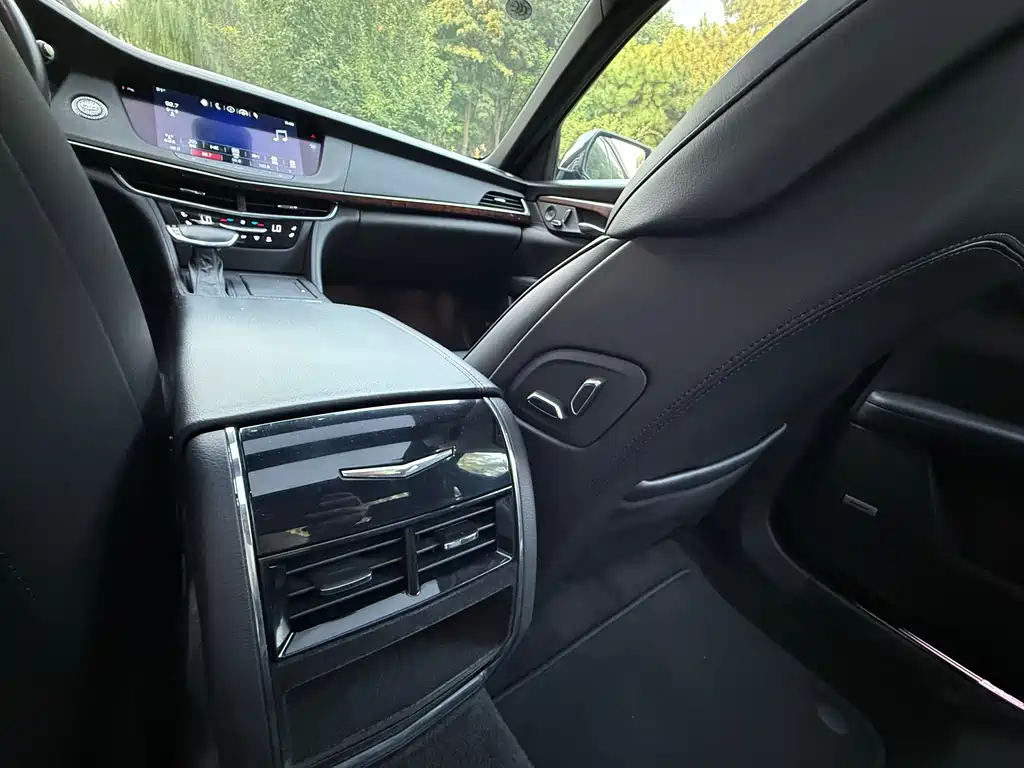 CADILLAC CT6 PLUG IN