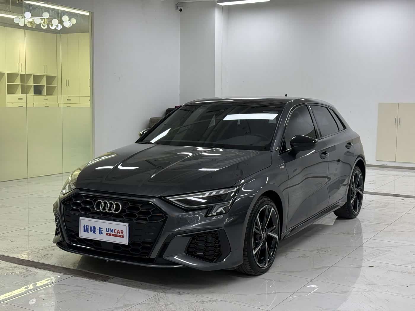 Audi A3 1.4 л 2023 г. Серебристо-серый, пробег 48000 км