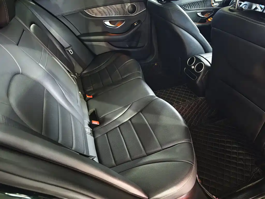 Mercedes-Benz C-Class — миниатюра 7