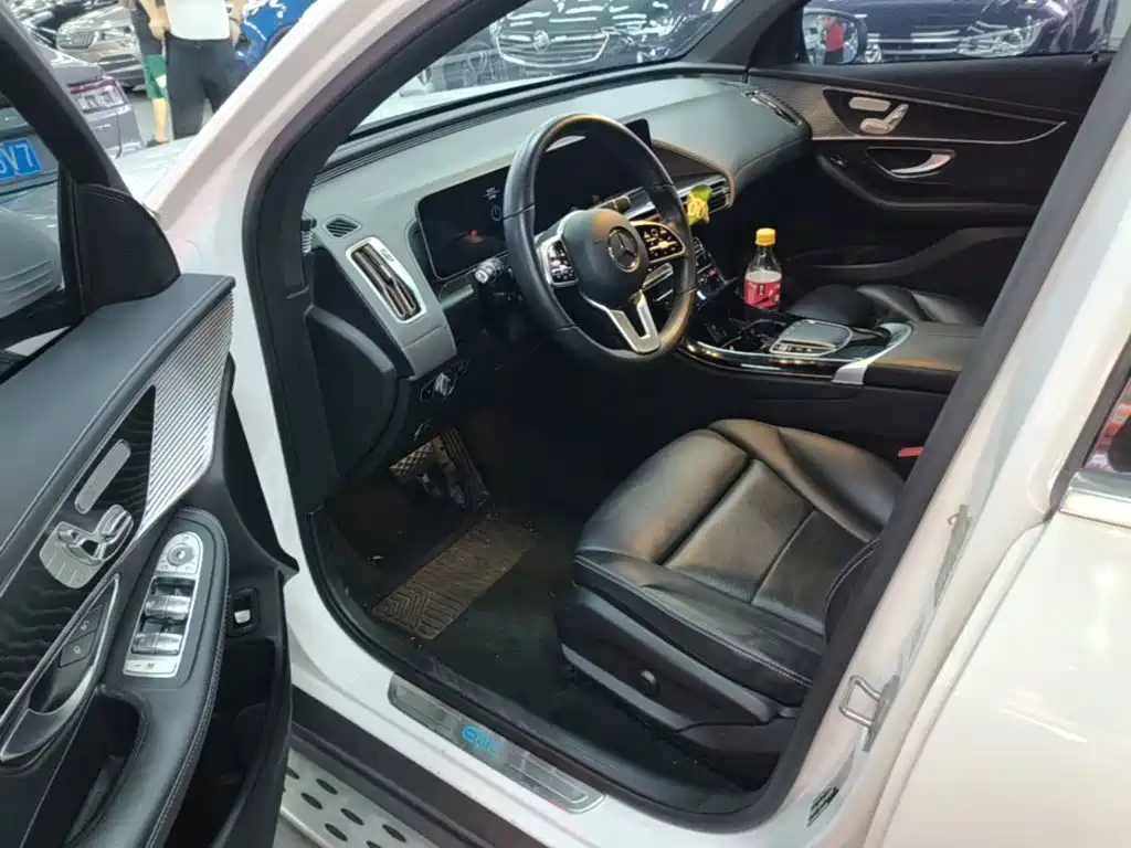 Mercedes-Benz EQC — миниатюра 16