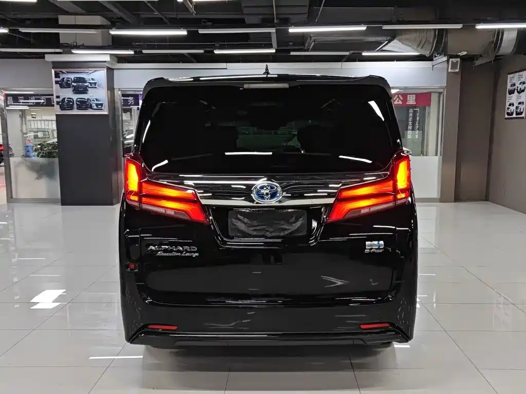 Toyota Alphard — миниатюра 4