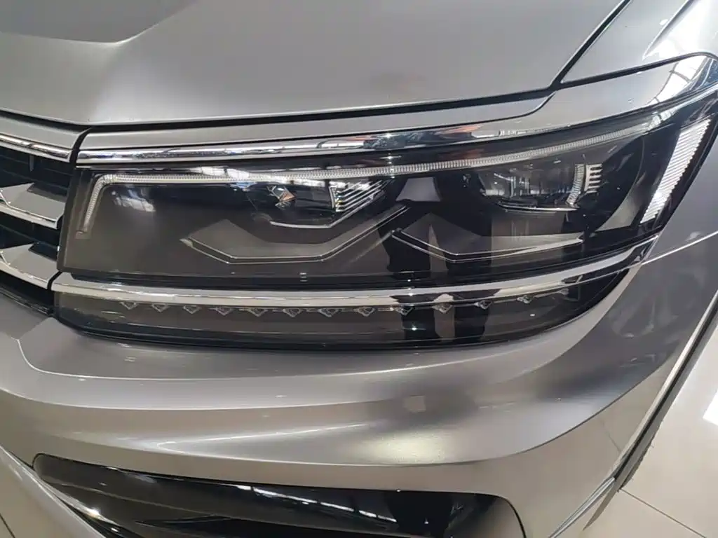 Volkswagen Tiguan L — миниатюра 24
