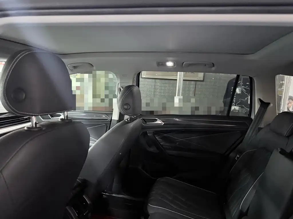 Volkswagen Tiguan L - фото 12