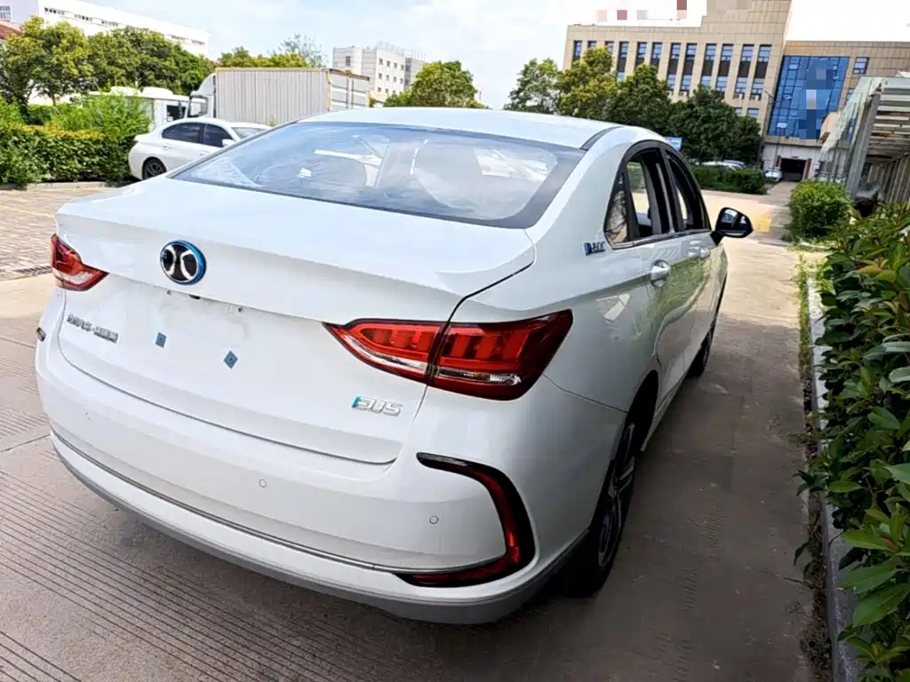 BAIC EU5 — миниатюра 7
