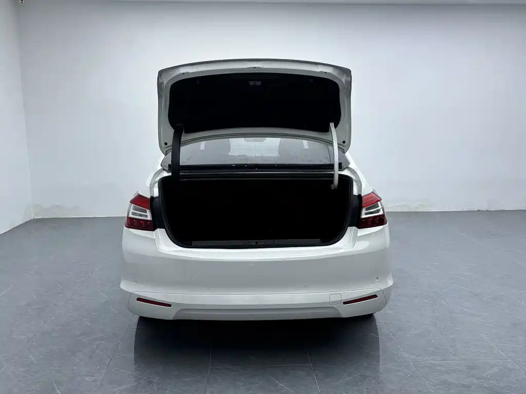 Peugeot 408 — миниатюра 7
