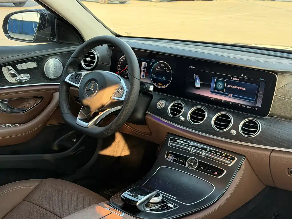 Mercedes-Benz E-Class — миниатюра 8