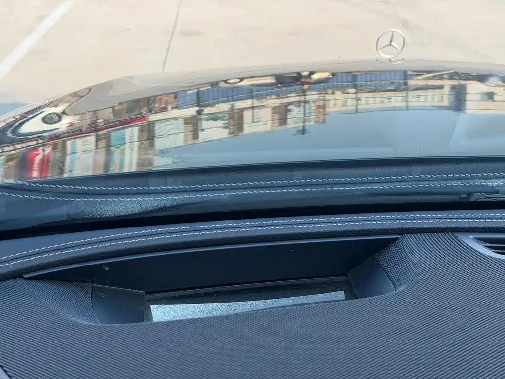 Mercedes-Benz E-Class — миниатюра 11