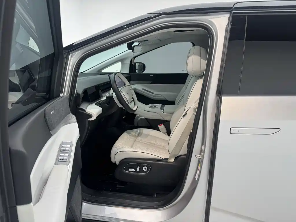 XPeng X9 — миниатюра 6