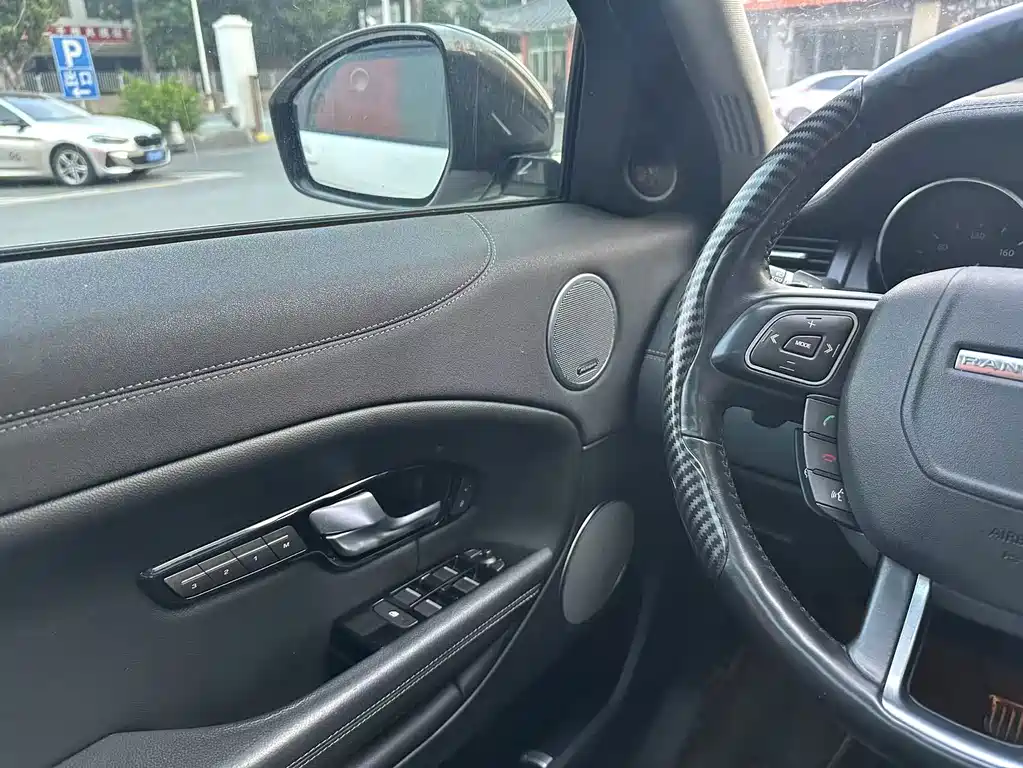 Land Rover Evoque — миниатюра 13