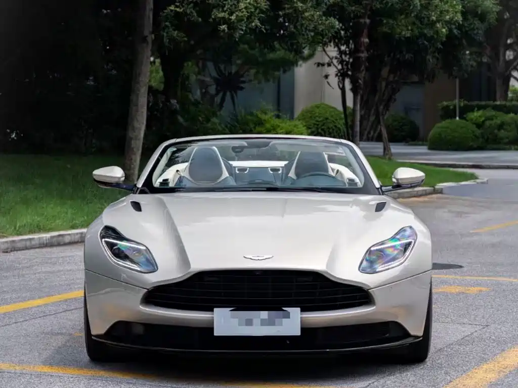 Aston Martin DB11 — миниатюра 2